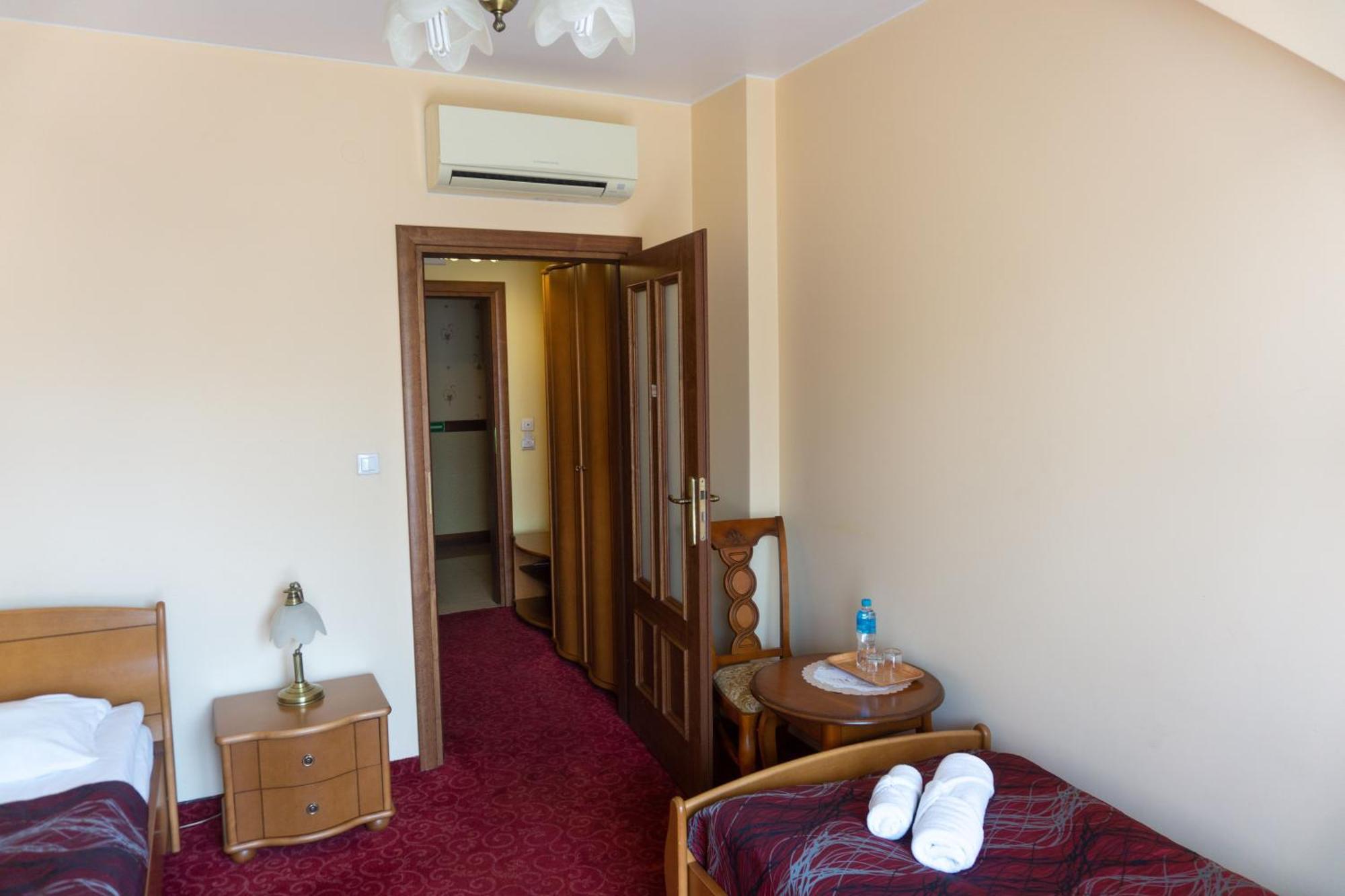 Hotel Hesperus Miedzyrzec Podlaski Bagian luar foto