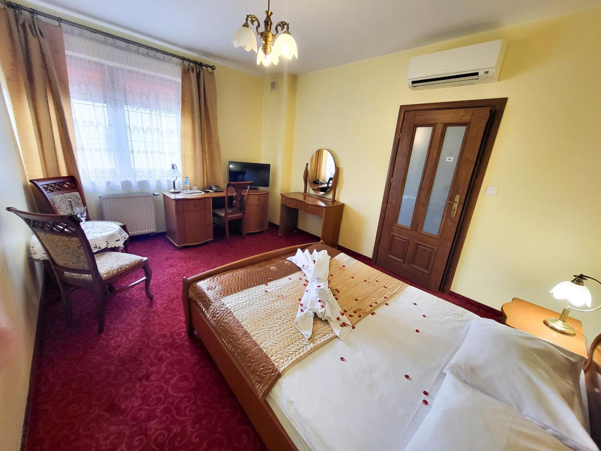 Hotel Hesperus Miedzyrzec Podlaski Bagian luar foto